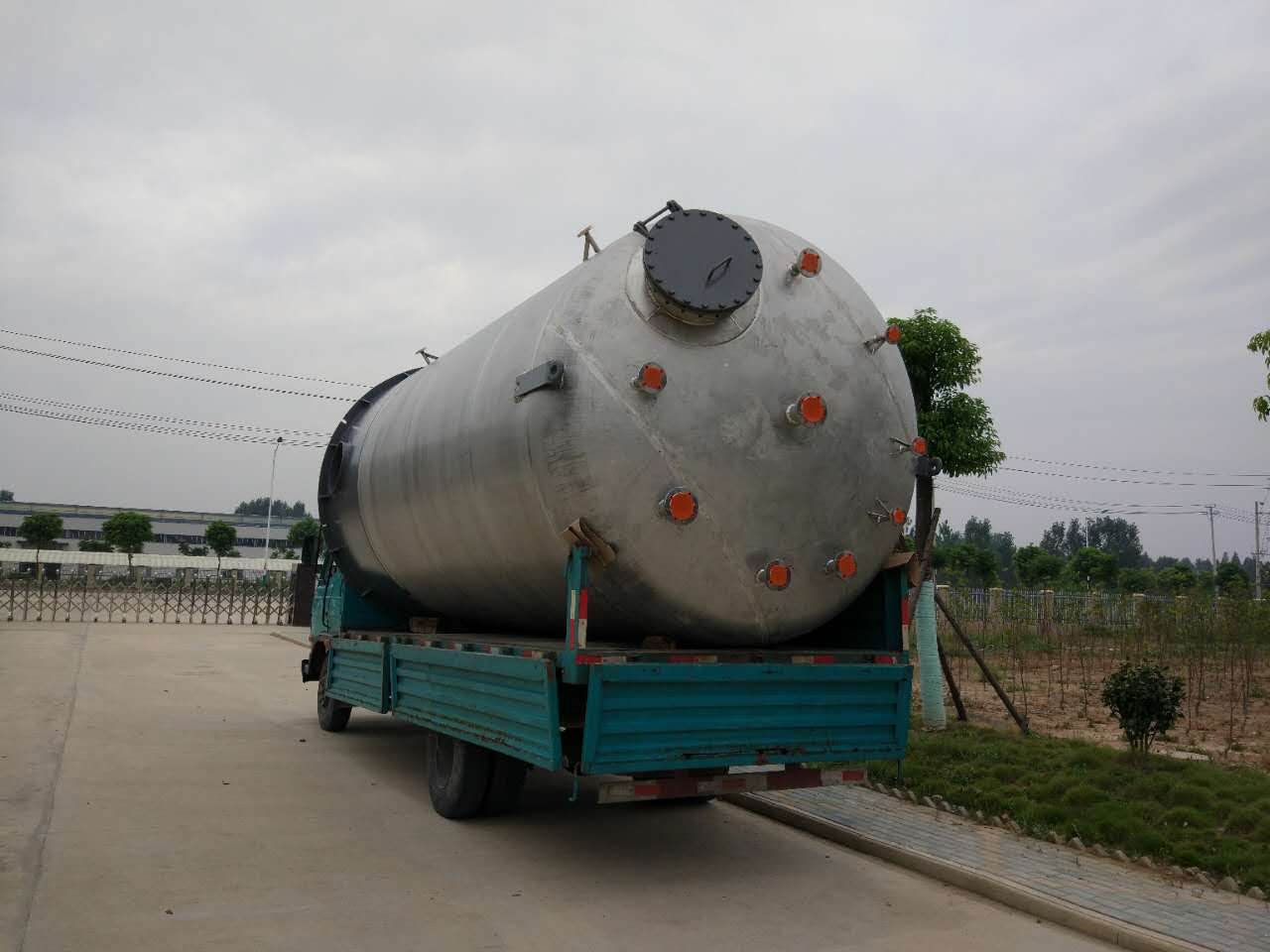 待运输储罐